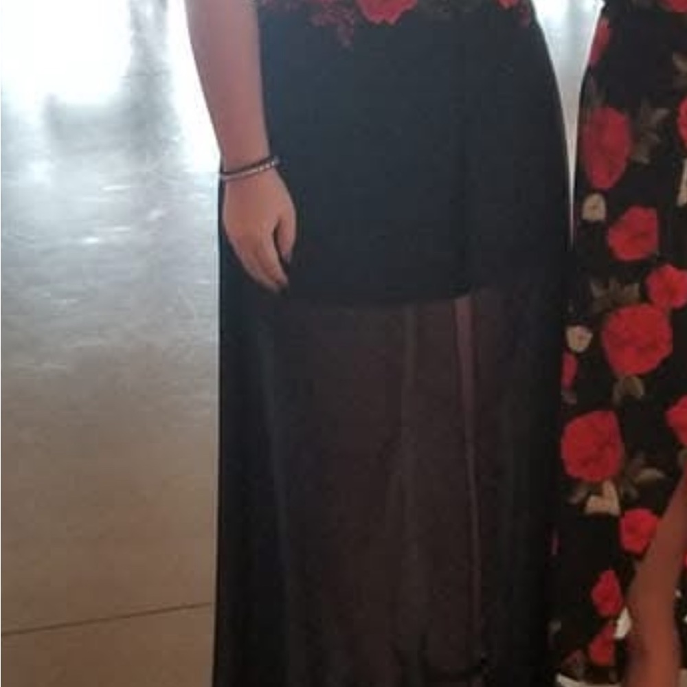 Chic Strapless Black and Red Floral Dress